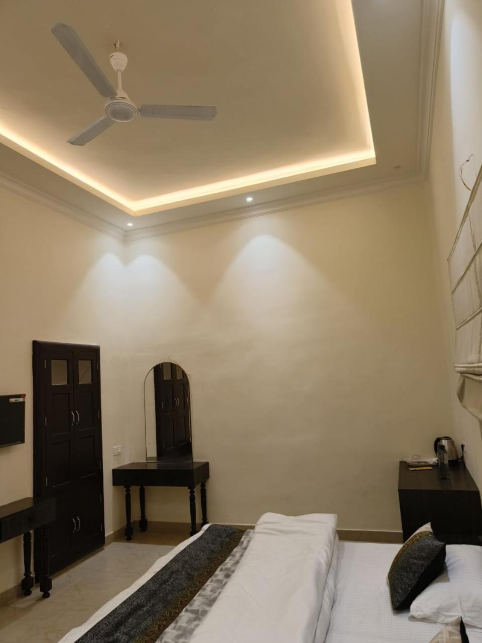Heritage Haveli Varanasi Bagian luar foto